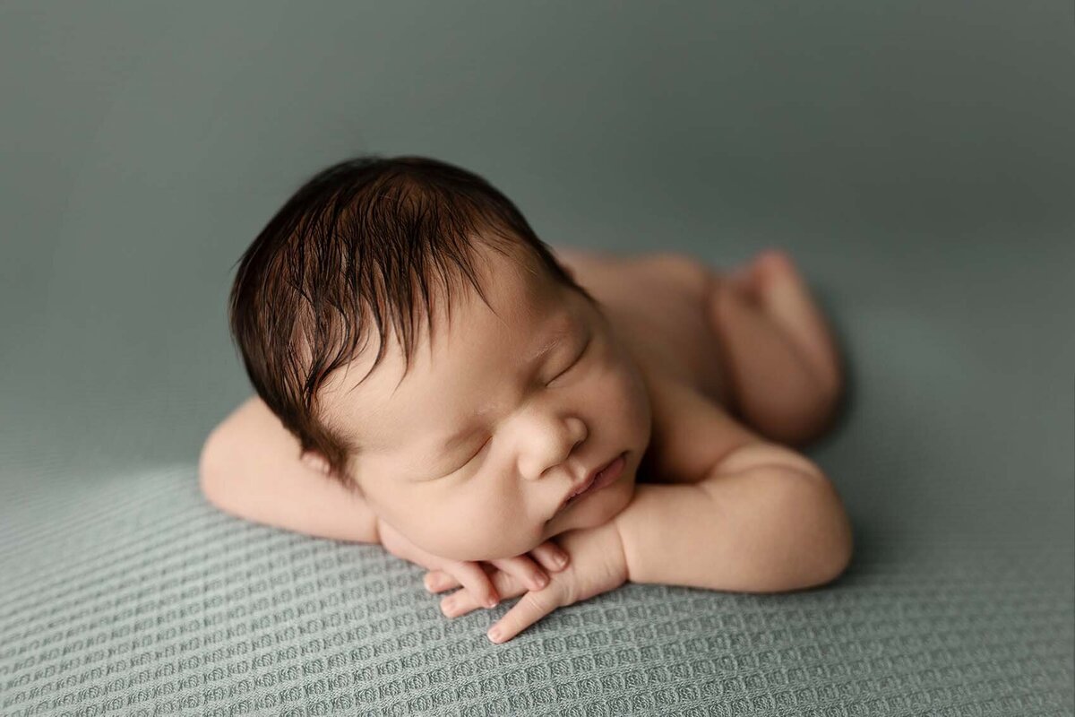 best Maryland newborn photographer, Baltimore newborn photographer, newborn photography near me, newborn portraits Crofton MD, professional baby photos