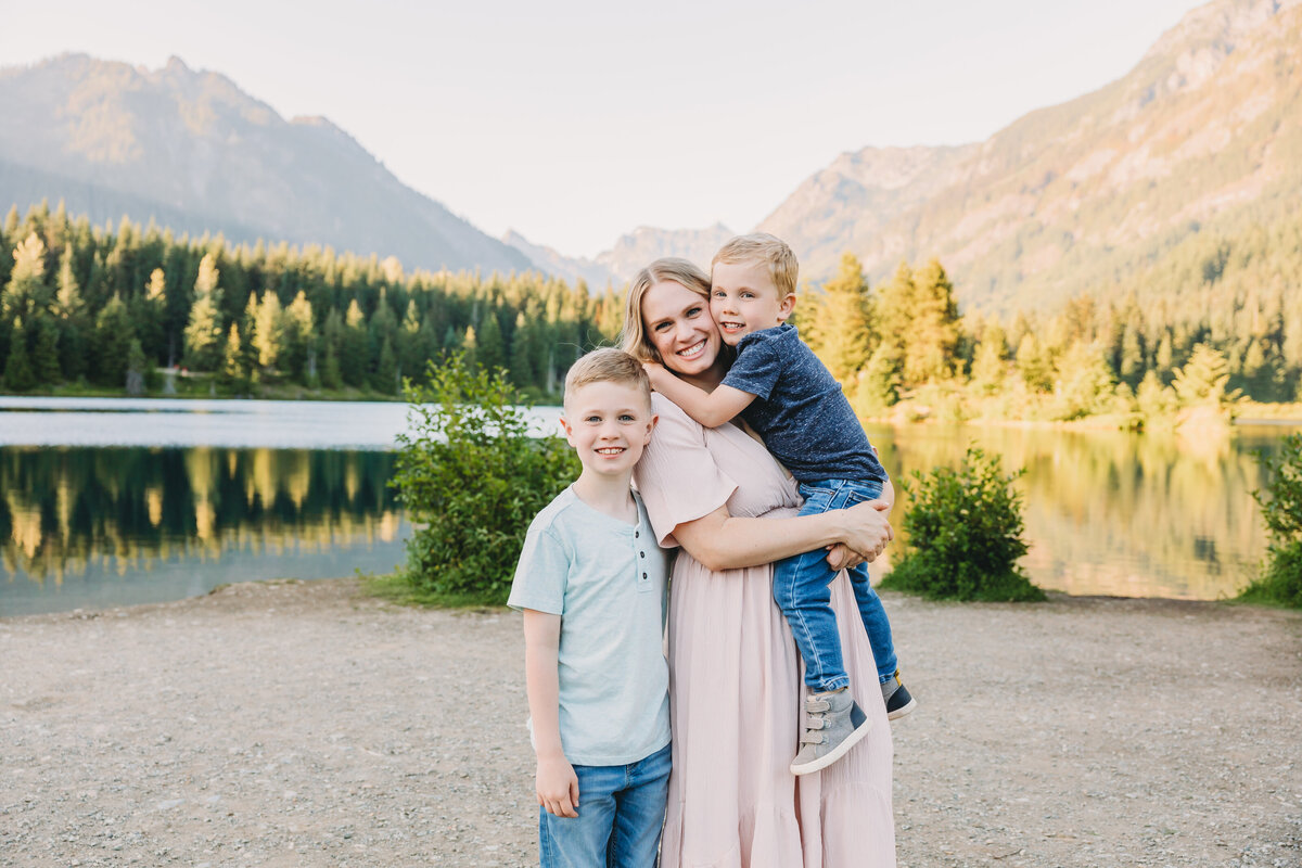 Tayler's Gold Creek Pond Family Session13