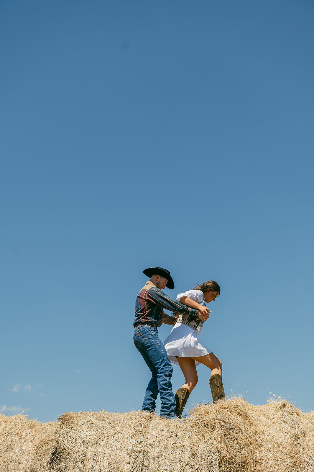 presley-gray-photo-haybale-forest-montana-elopement-7487