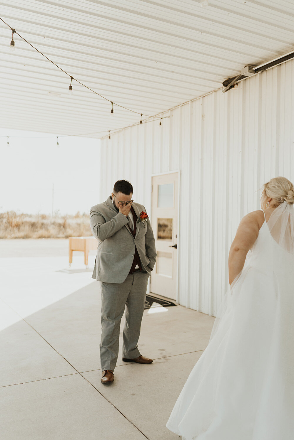 white-barn-kansas-wedding-shelby-laine-photography-123