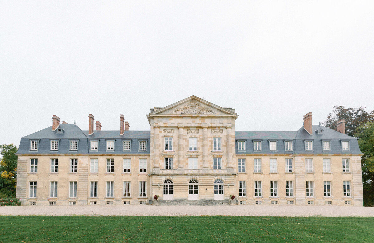 Spring_French Chateau_Destinationelopement_in France001