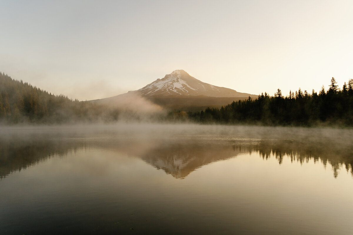 mount_hood_trillium_lake_sunrise_01