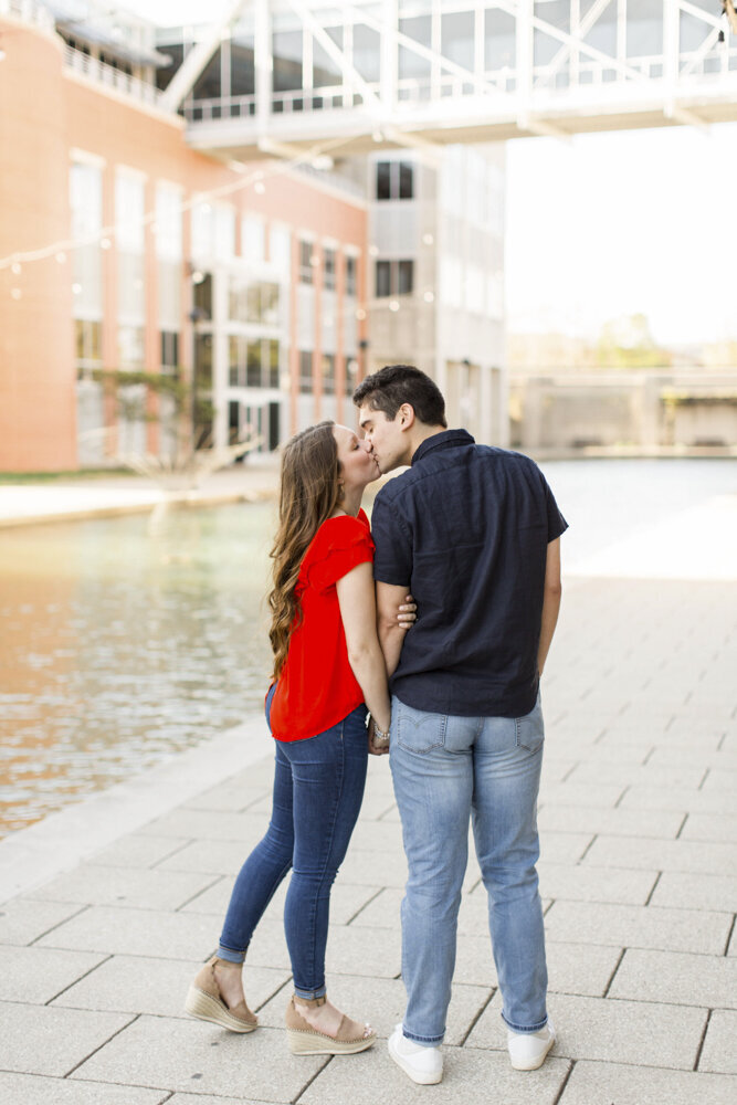 downtown-indianapolis-engagement-session2