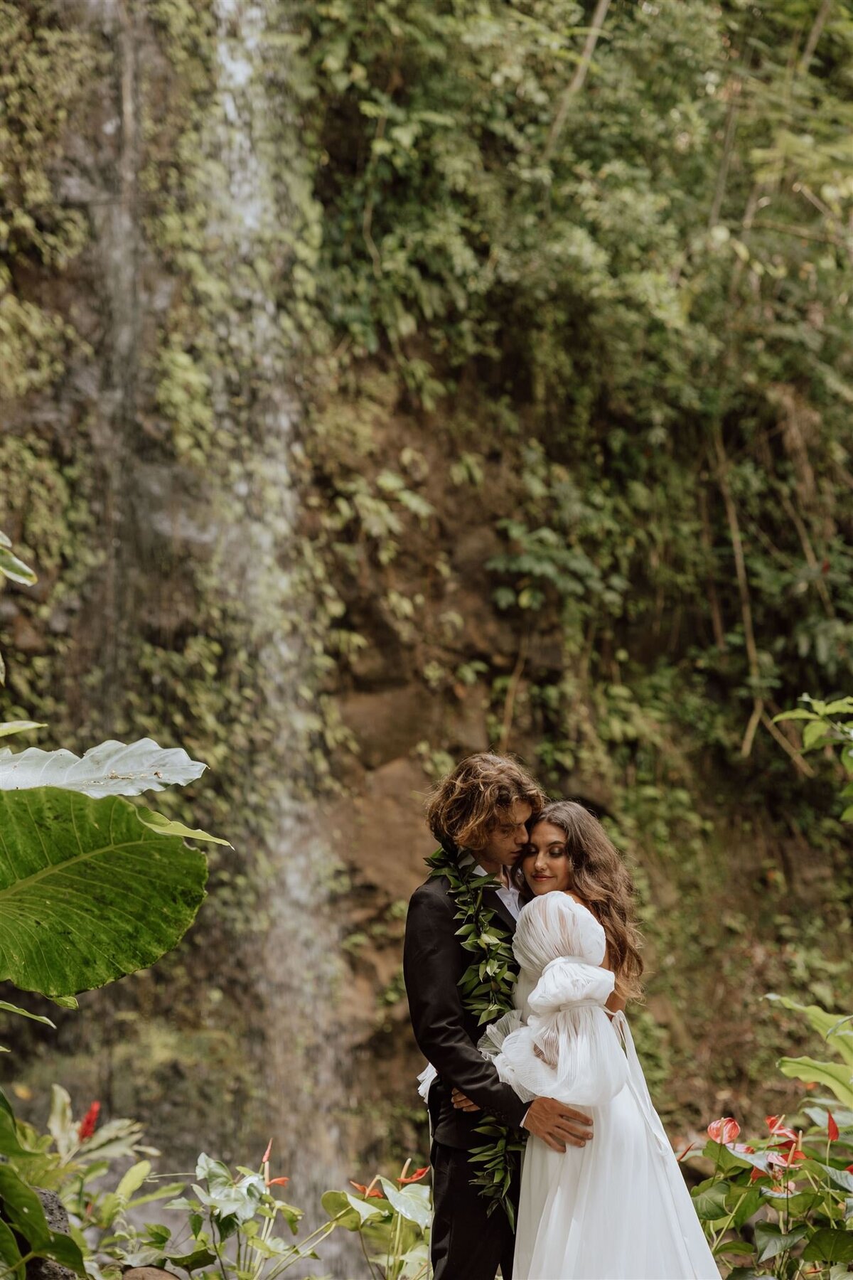 hawaii-waterfall-elopement-7472_websize (2)