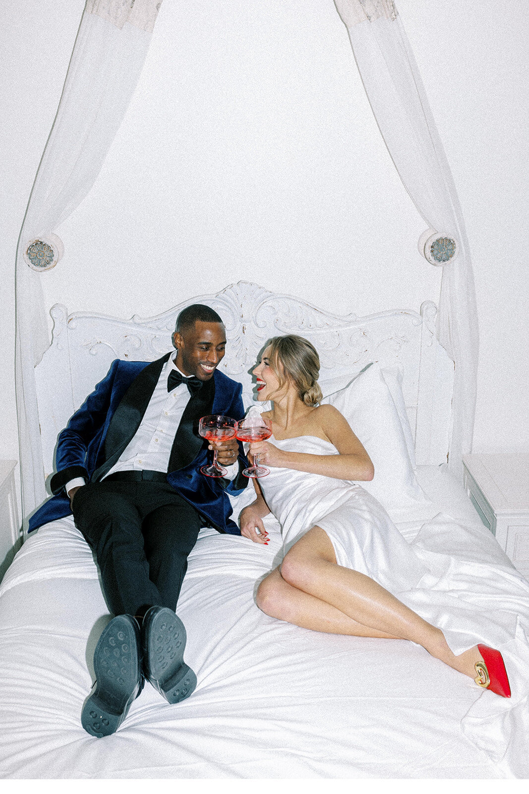 Junophoto-Manoir-Maplewood-Bold-and-Chic-wedding-couple-portraits-049