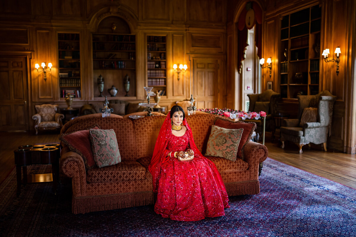 emma-cleary-new-york-nyc-wedding-photographer-videographer-venue-oheka-castle-isha-adam-40