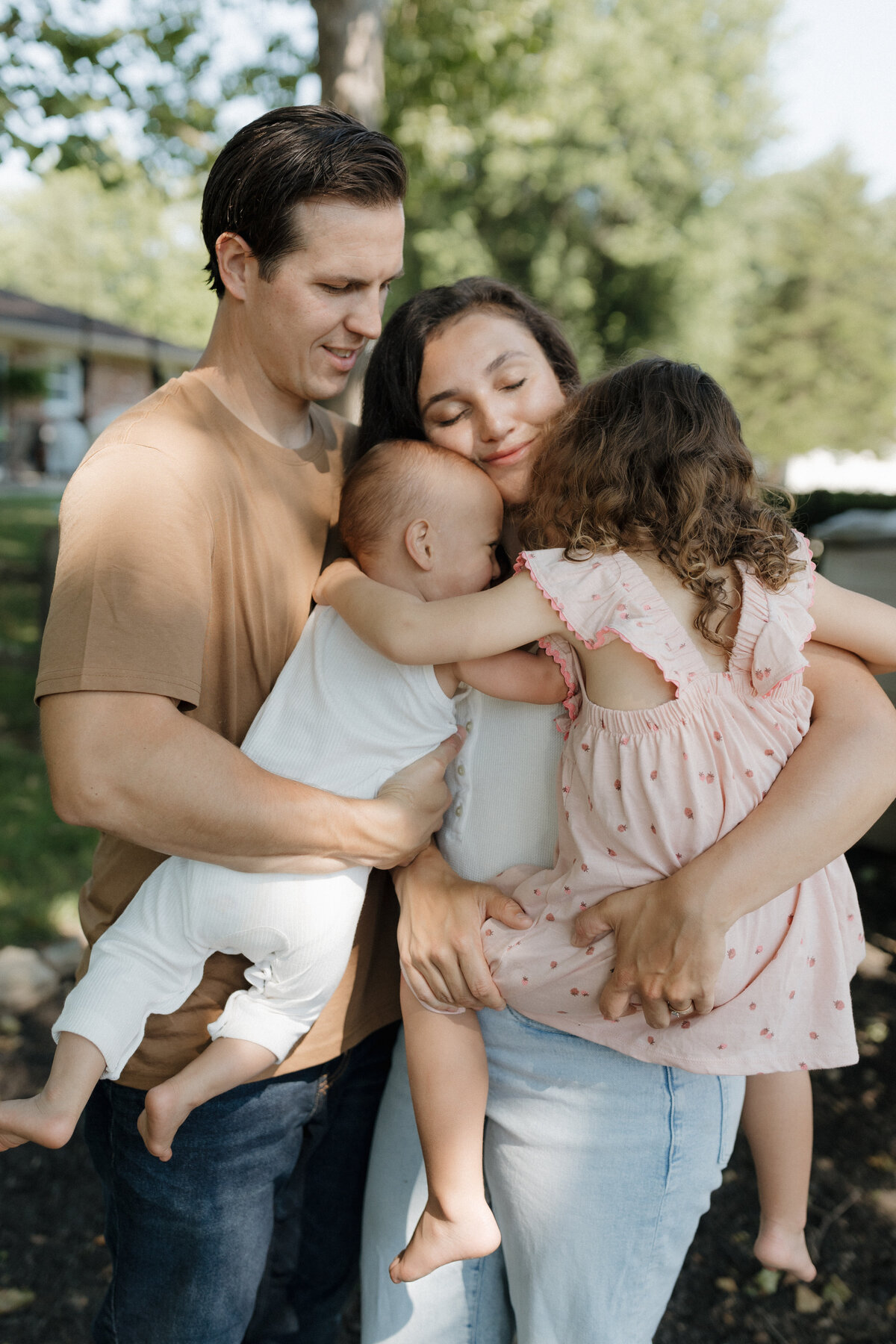 Indianapolis lifestyle family photographer outdoor family portrait