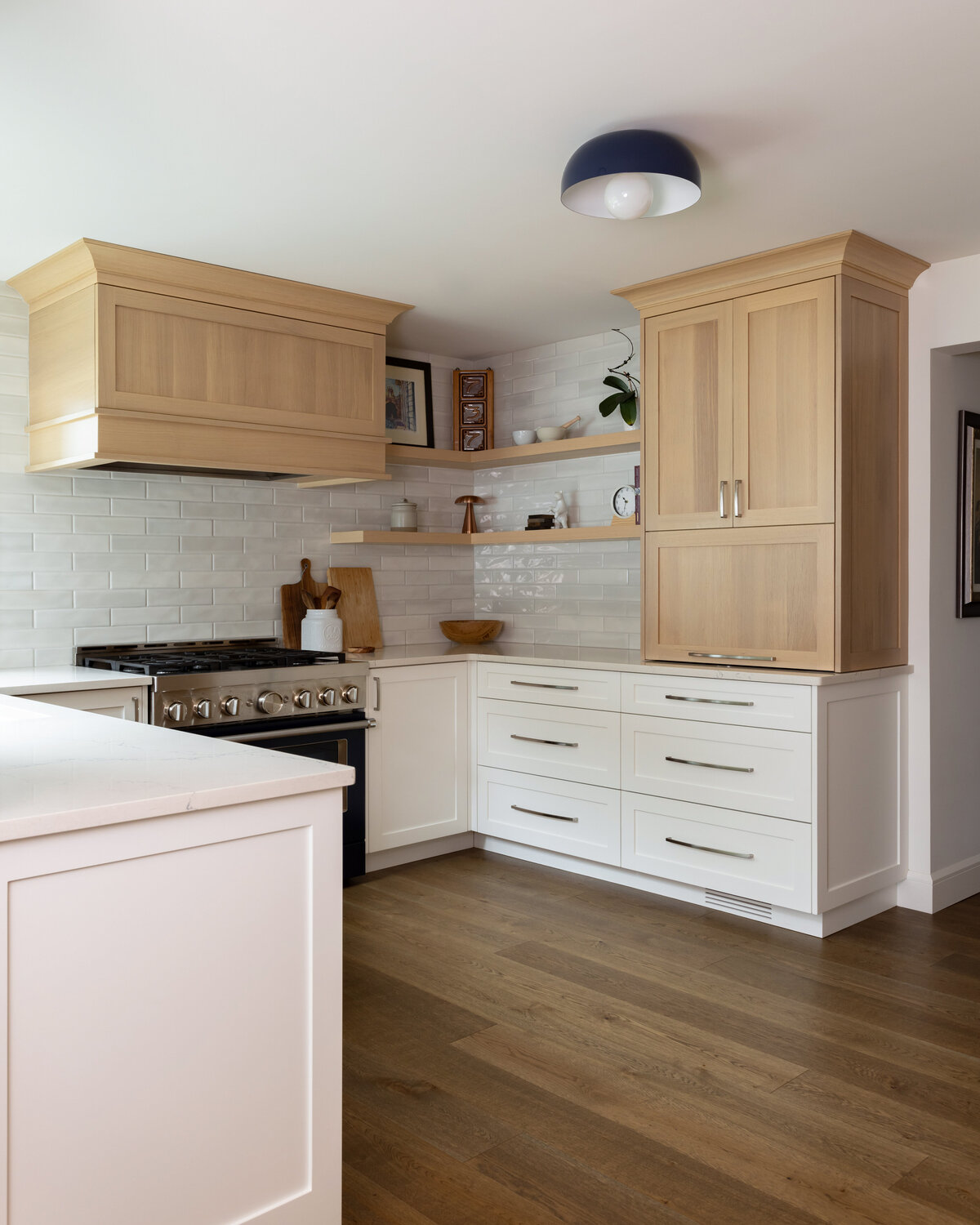 KatCo_Interiors-LakeHouse-Kitchen-02