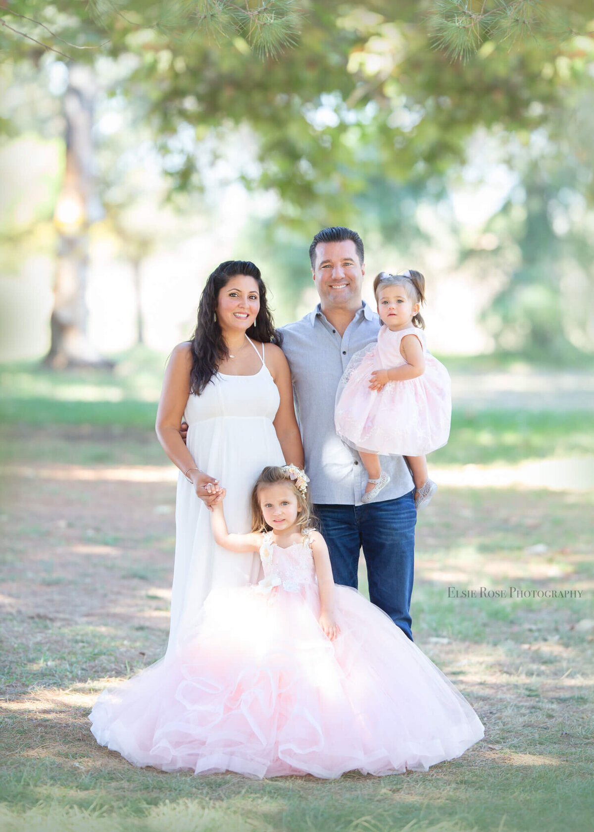 Family of 4 at Lake Balboa Park photographed by Elsie Rose Photography
