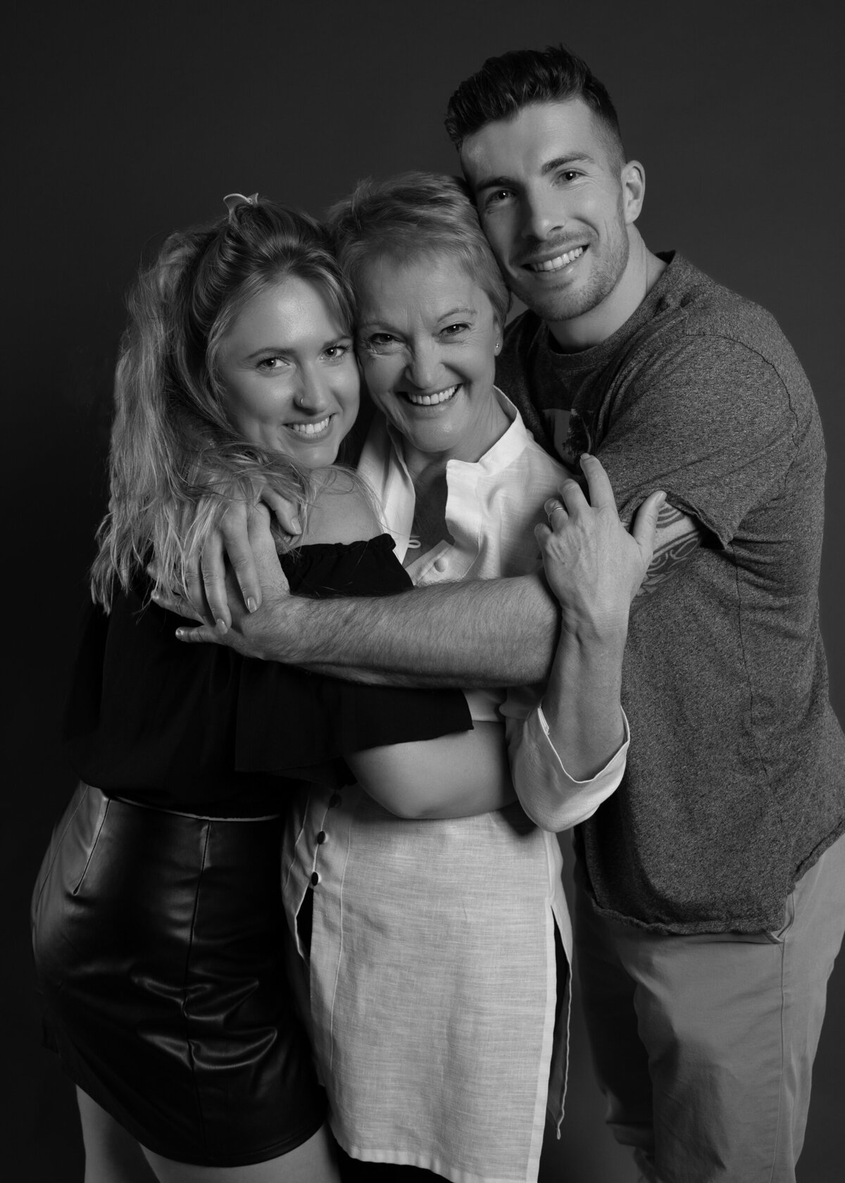 Photo de famille Montréal Femme avec couple de jeunes adultes Montréal