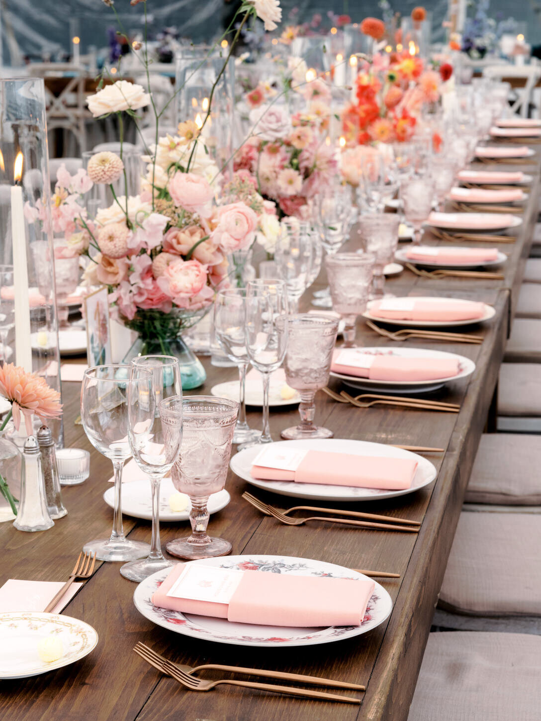 adirondack-mountain-wedding-31-reception-table-setting-with-lush-floral-centerpiece-by-hudson-botanica-at-adirondack-mountain-wedding-jenny-fu-studio