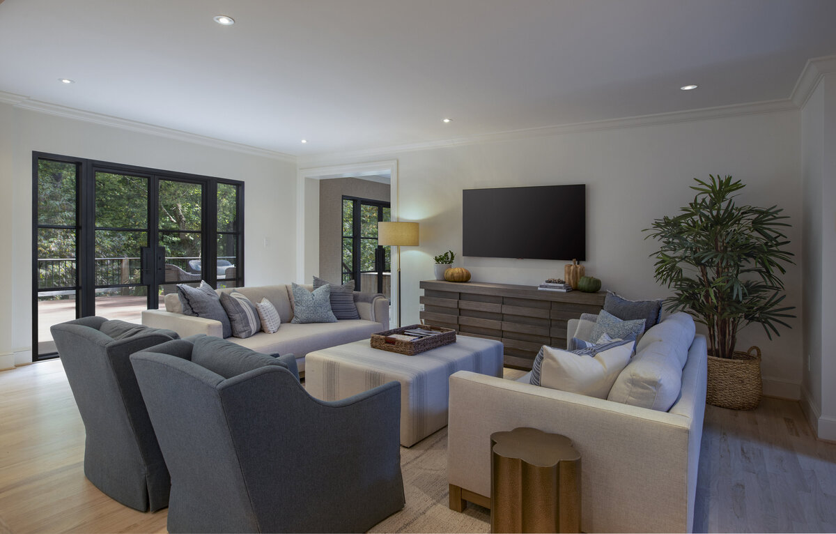 Scardino October 2021 Julie Meollering Living Room CLOSED