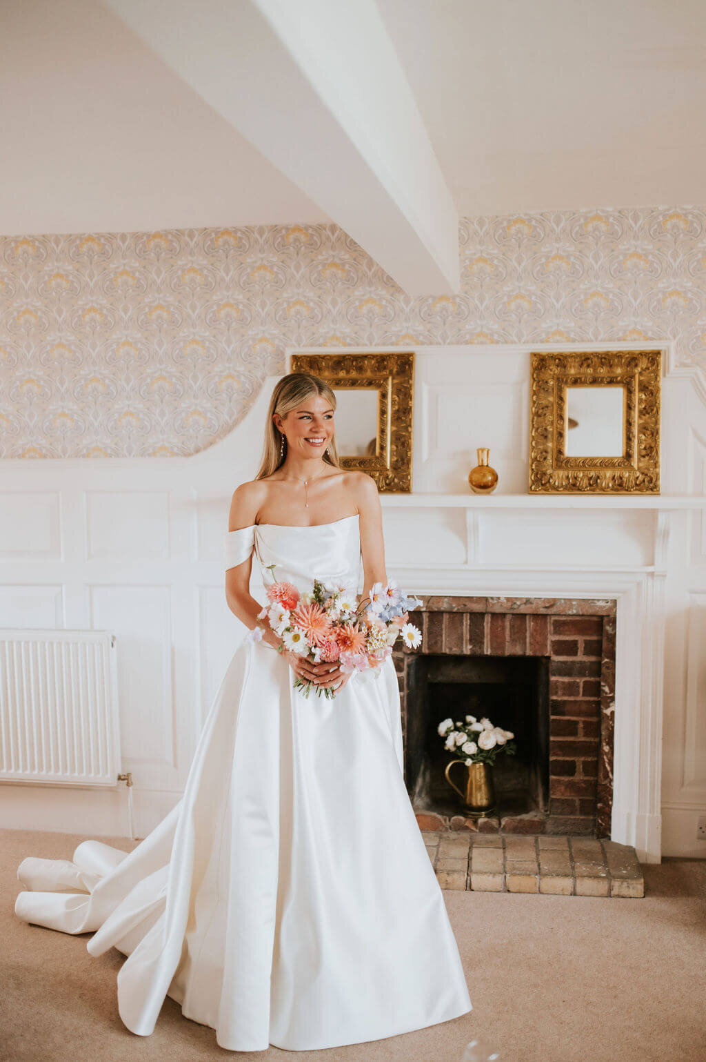 Issy-and-Bella-Floral-Design-Wedding-Florist-Herefordshire-Broadfield-Court-j&N26
