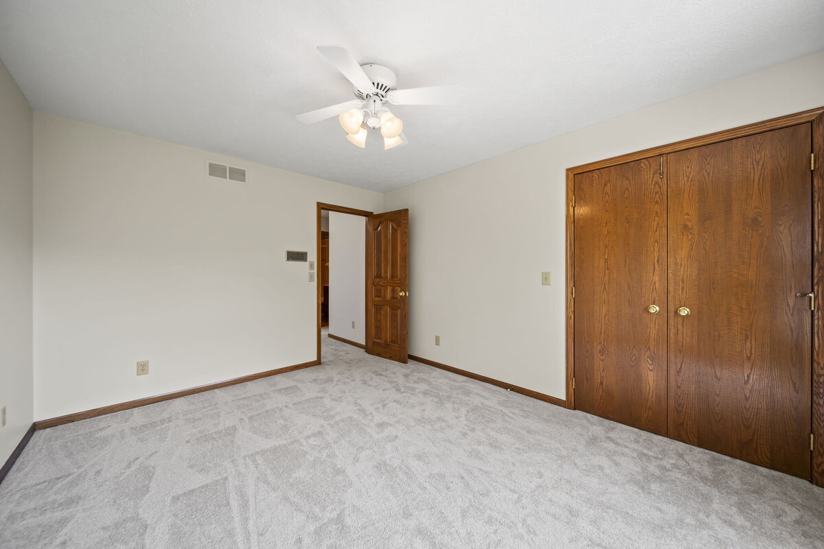 57-web-or-mls-A7405572