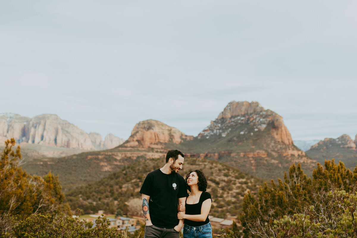 woman hold onto a man in sedona