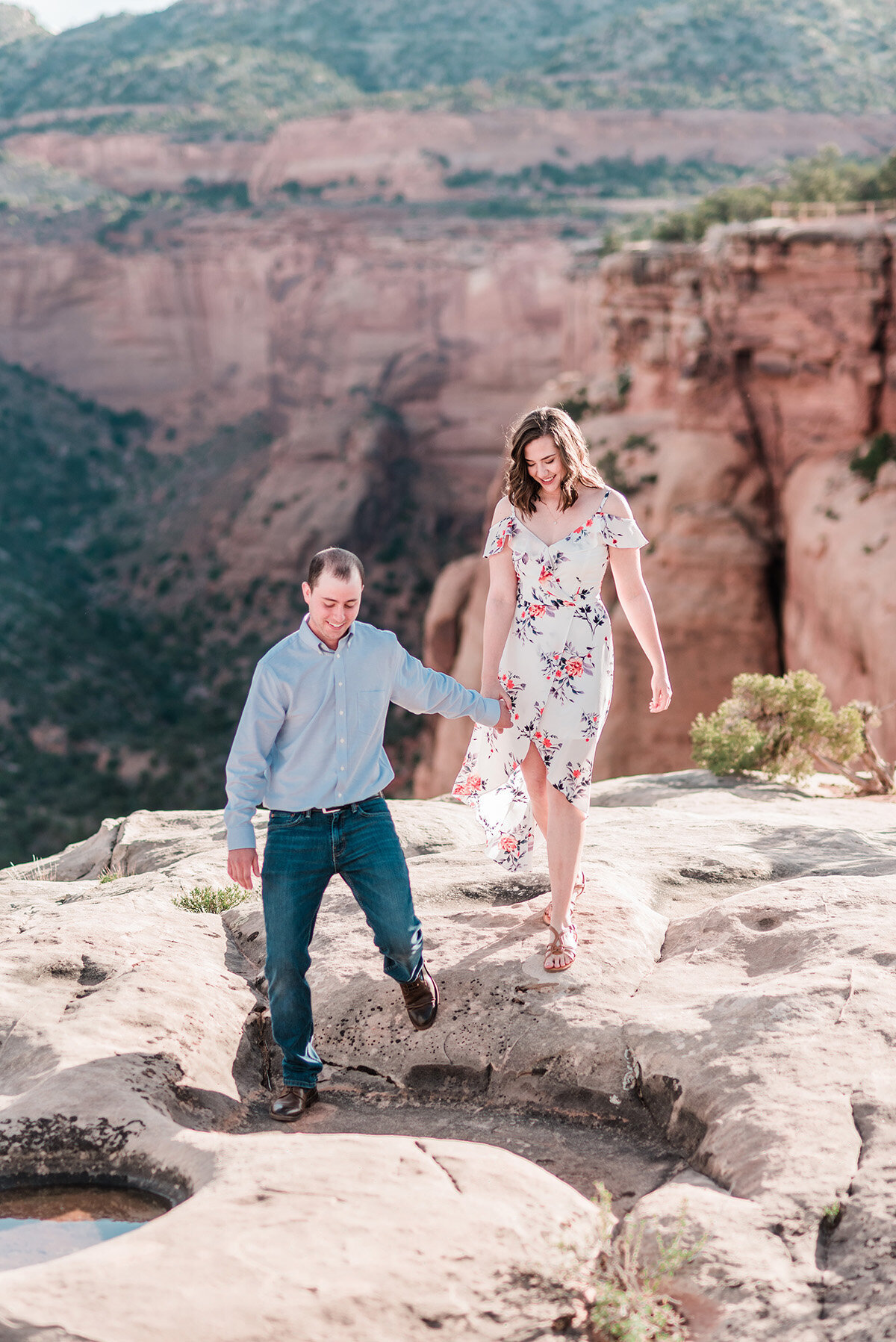 emily-alec-spring-desert-engagement-colorado-national-monument_0232w