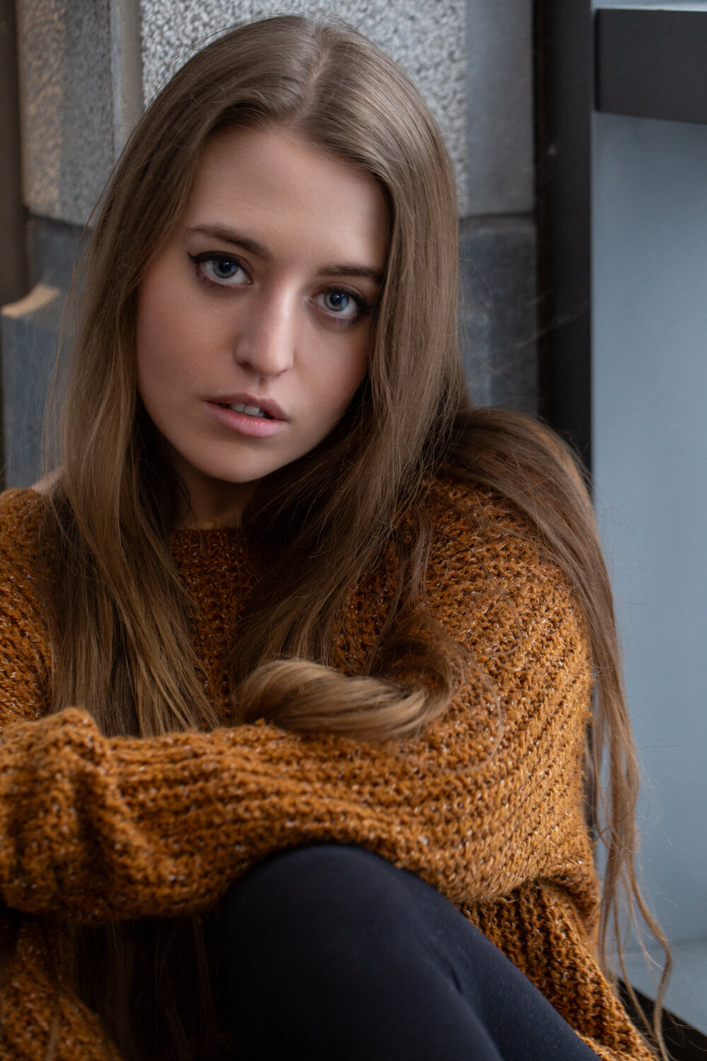 Femme à la fenêtre Collège Marsan Montréal