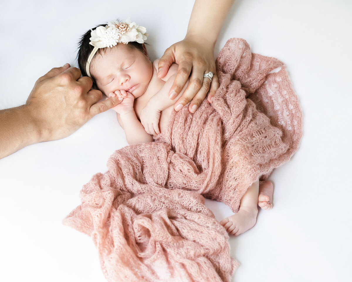 Lifestyle-newborn-photography-baby-portrait-by-daisy-rey-in-new-jersey