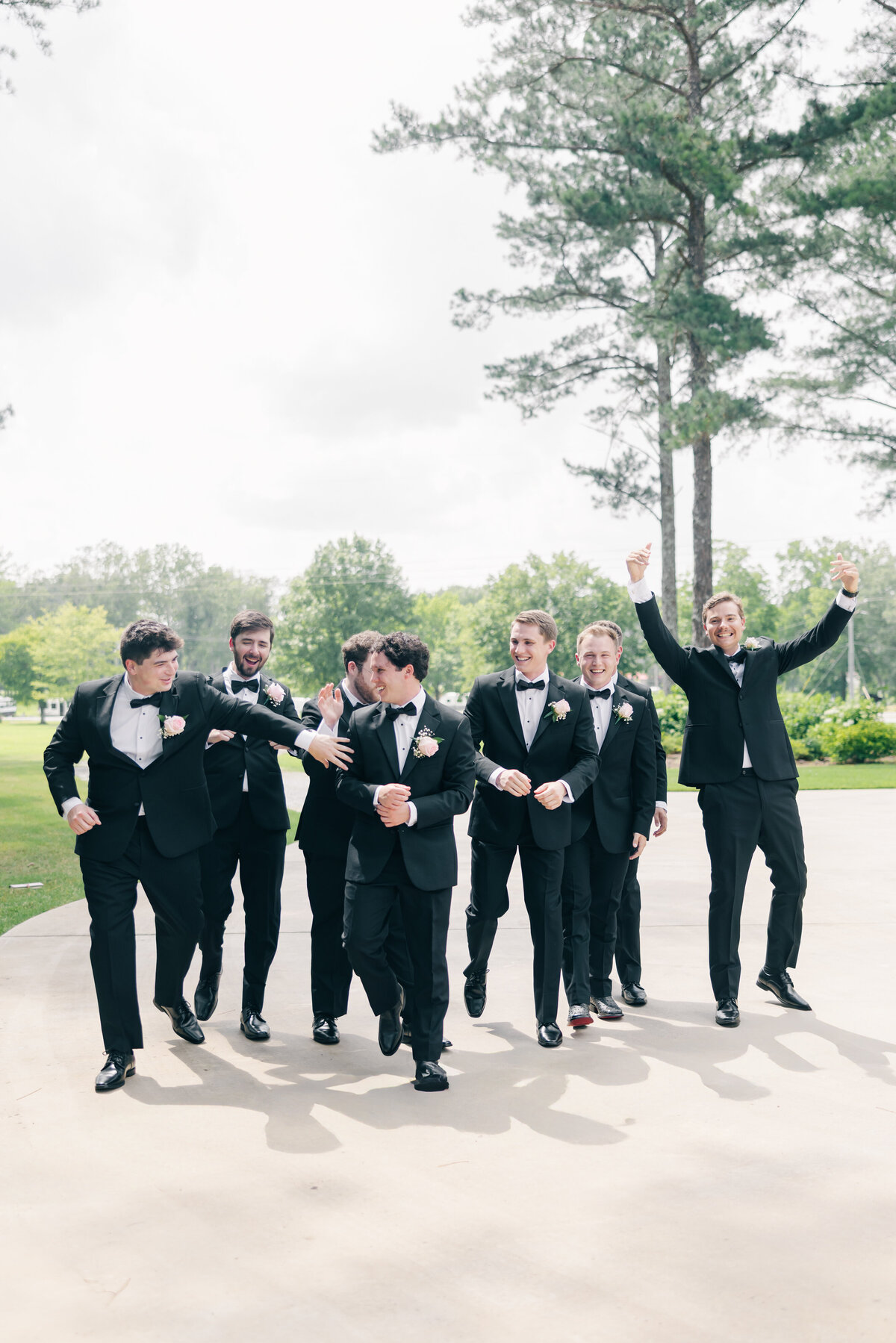Witt House June Wedding | Lauren Elliott Photography | AmyBeth & Tommy Coutu Previews-82