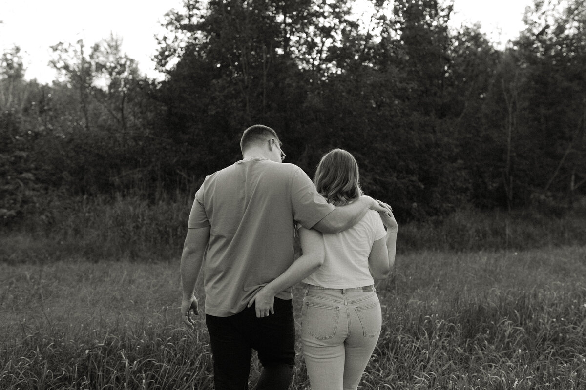 Casual outfits for late summer engagement photos