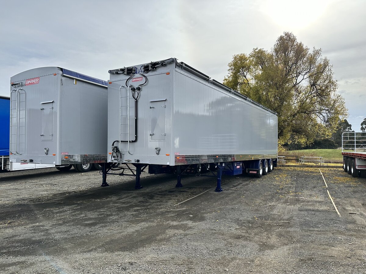 C & K Carter Haulage Walking floor trailer waiting to be transported