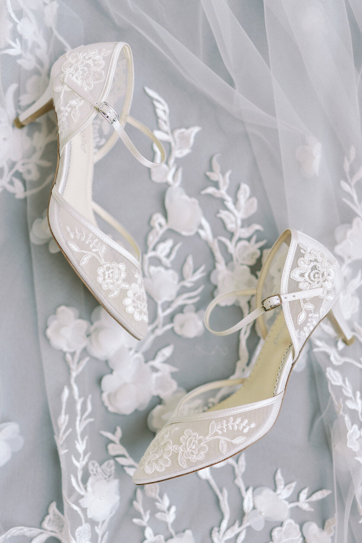 Maïlys Fortune Photography Husband Wife Wedding Weddings Photography France Switzerland Italy Timeless Dreamy Imagery Bilingual French English Destination Weddings Destination Wedding Provence French Riviera Paris Lake Como Tuscany15