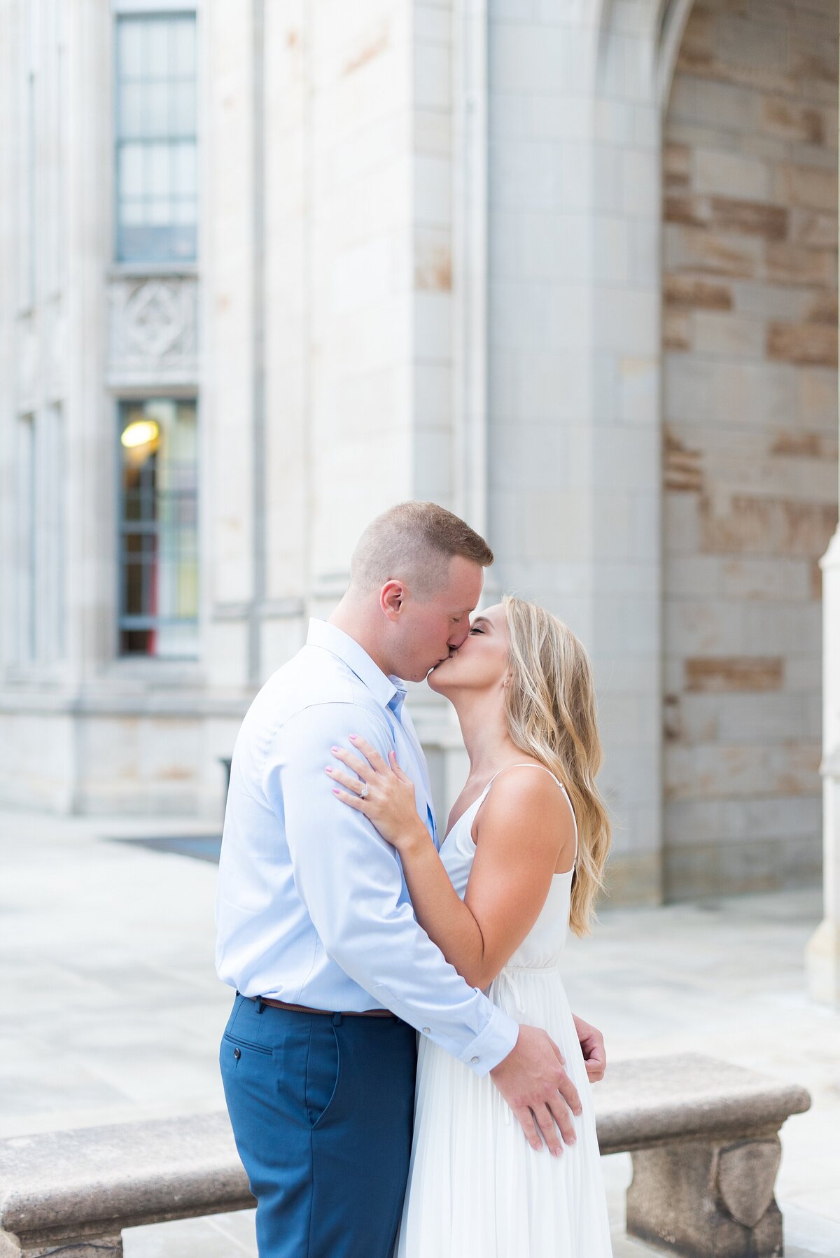 15_Pitt-Alumni-Engagement_photos_at-the-Cathedral-of-learning_1110