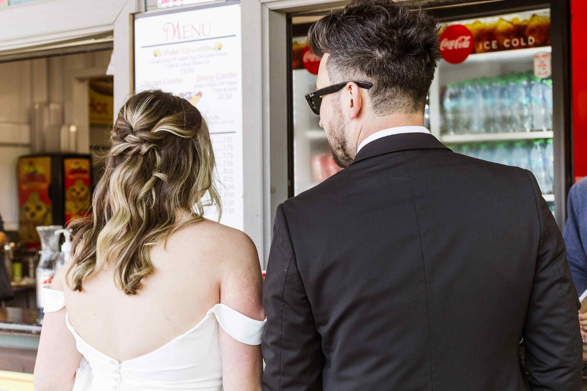 39-bride-groom-hot-dog-stand