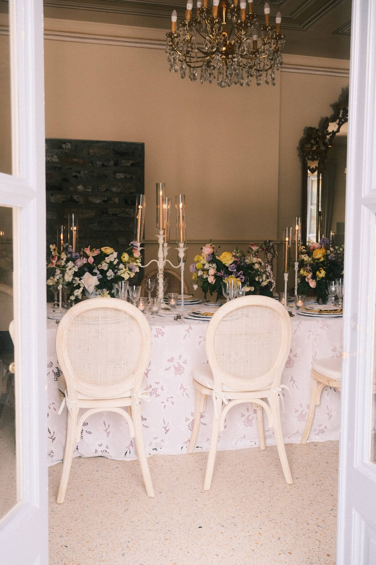 A wedding day photo of the reception cable covered in linens and candles at the wedding venue Villa Aura del Lago on Lake Como in Italy