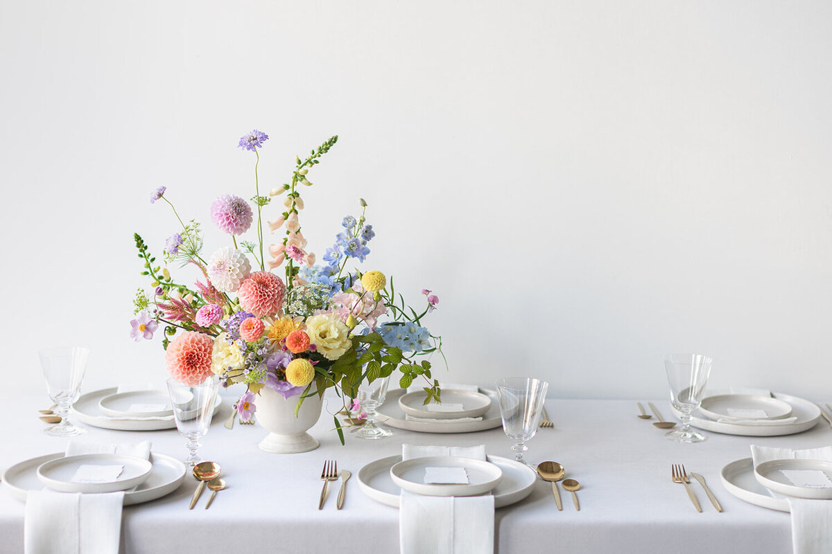 modern-elegant-garden-pastel-wedding-centerpiece-willow-inn