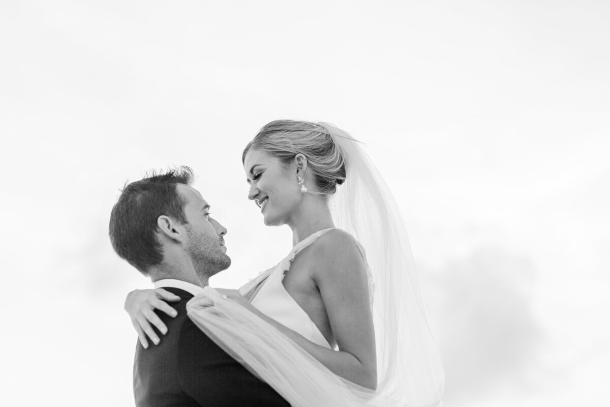 Black and white pictures wedding portrait of bride and groom Sunset in Nizuc Resorts Spa in Cancun, Mexico