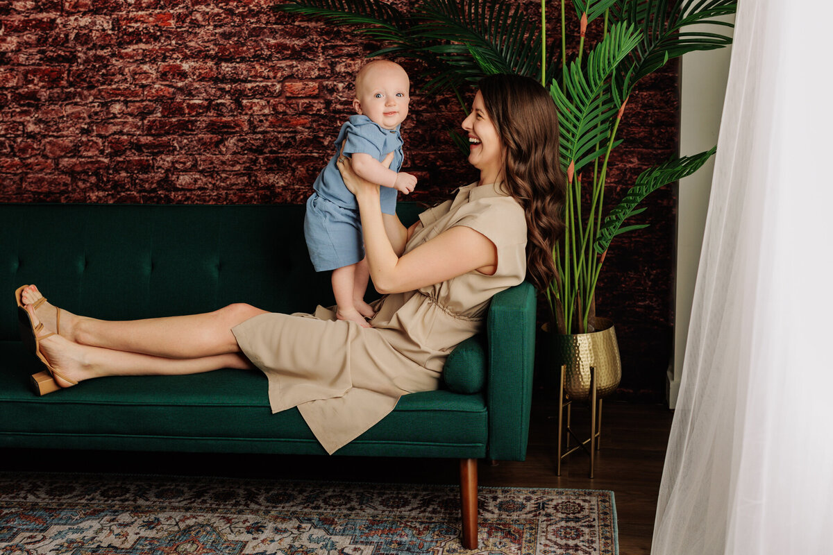 Best Motherhood photography NW Arkansas, motherhood portraits near me, mommy and me photography NW Arkansas