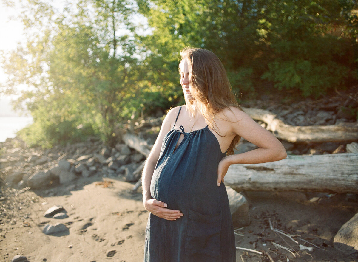 portland-maternity-water-session-35mm-film-8