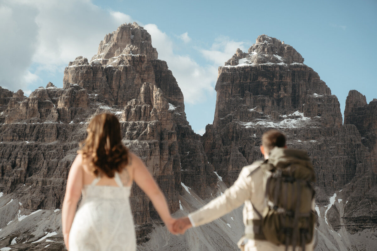 the_chaffins_international_destination_wedding_elopement_photographers_sammie_chaffin_micah_editorial_adventure_photos_travel_dolomites_italy_40