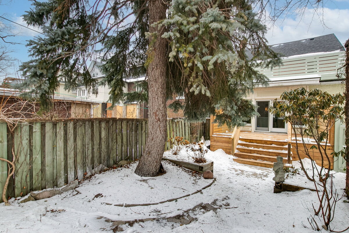 71-web-or-mls-74_002_Backyard