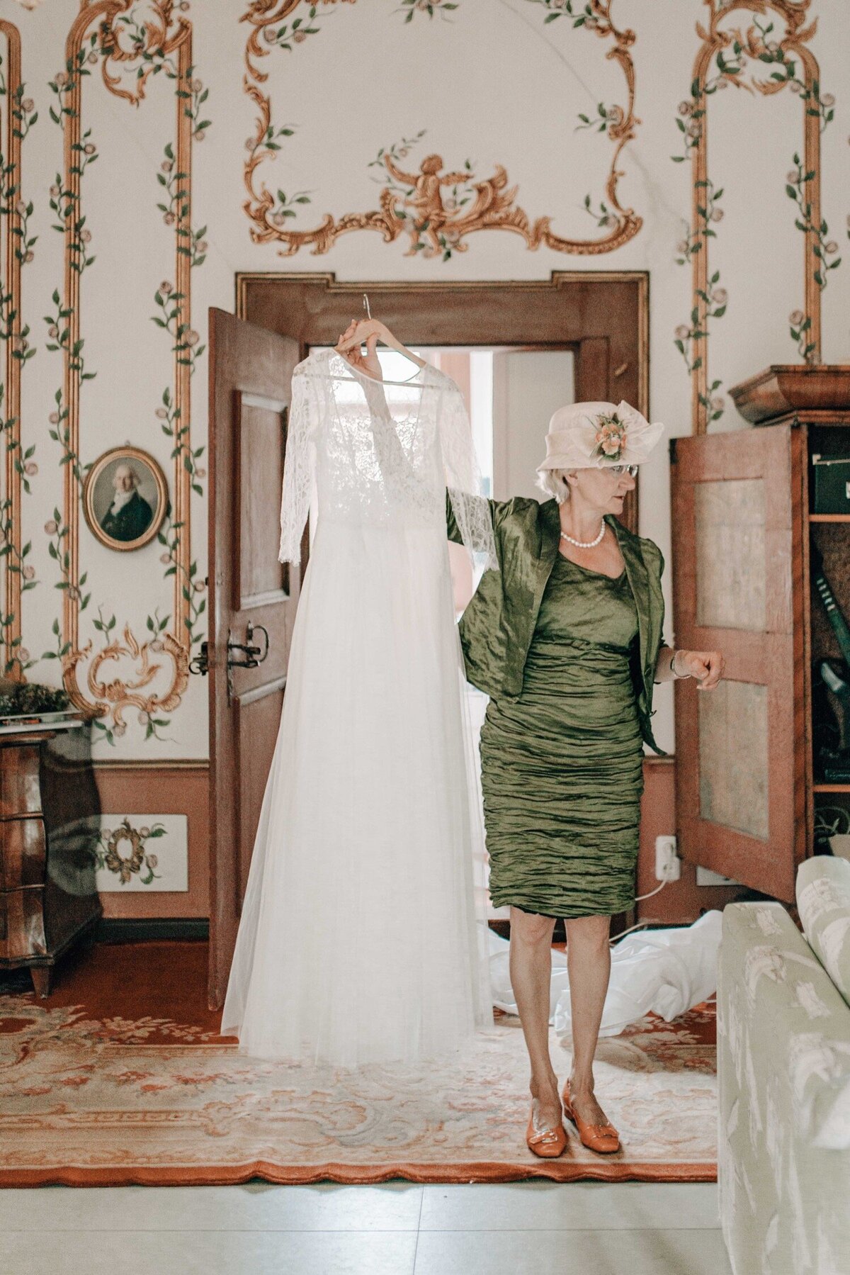 Europe_Fine_Art_Fashion_Wedding_Photographer-20_Elegant and natural castle wedding captured by fine art fashion wedding photographer Flora and Grace. An ethereal summer wedding inspired by renaissance architecture, nature and art. 