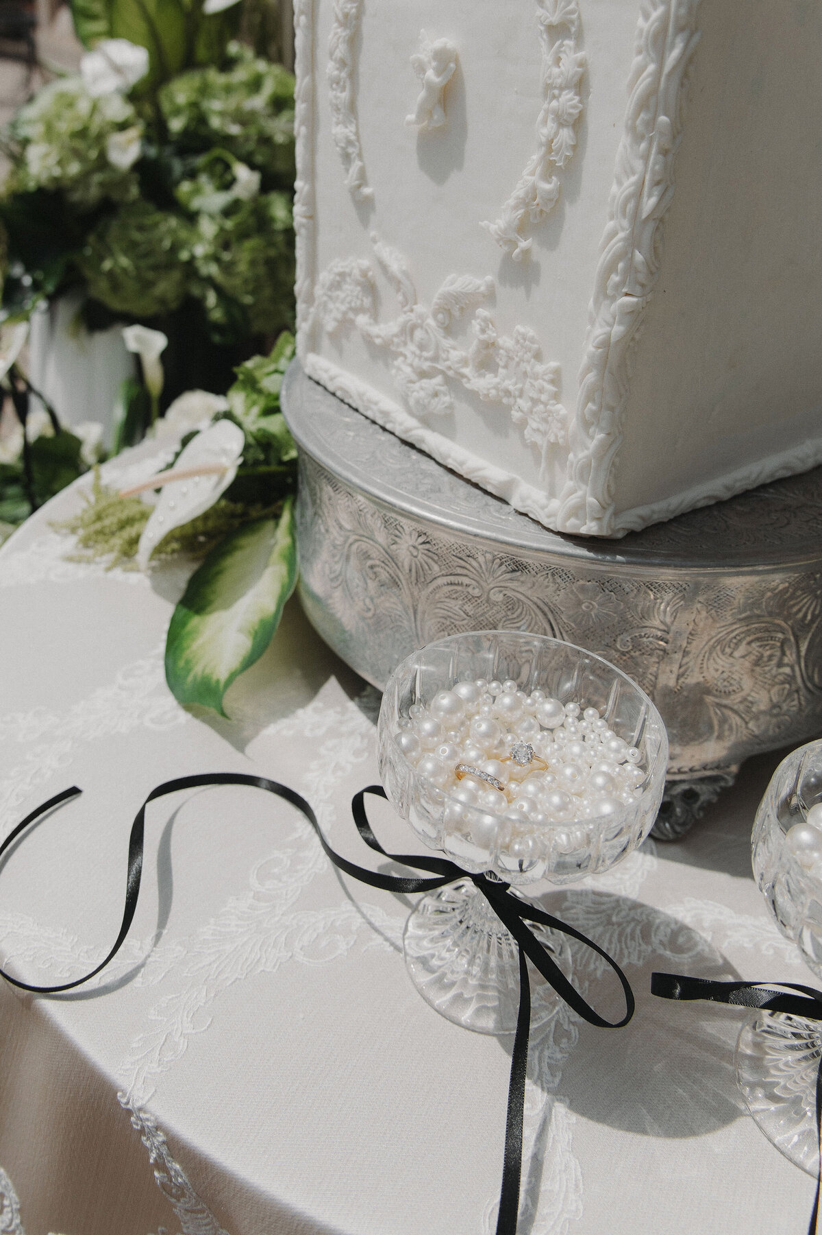 coupe glass with bow and pearls