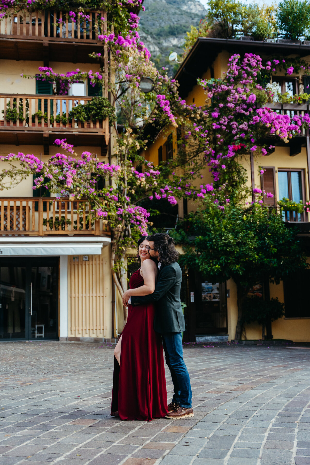 Couple hugging beneath blooming bougainvillea in Limone sul Garda