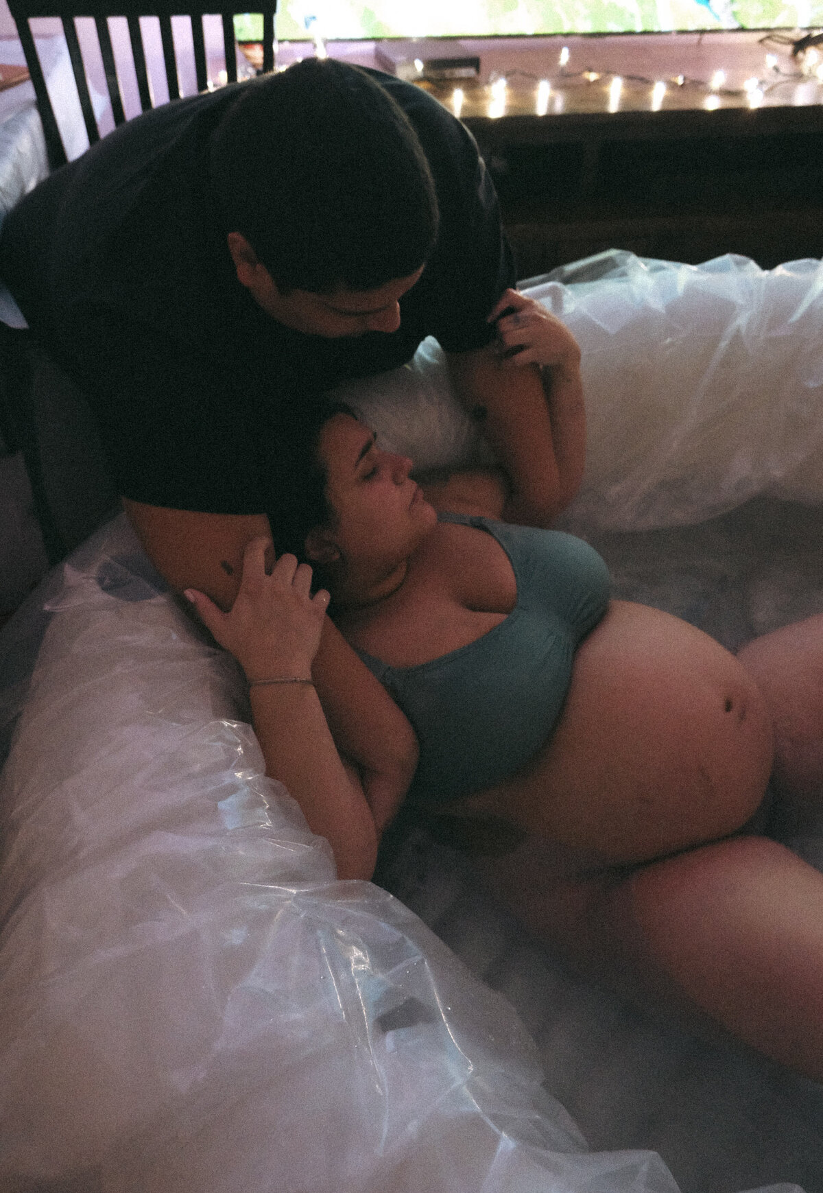 laboring-mom-birth-tub
