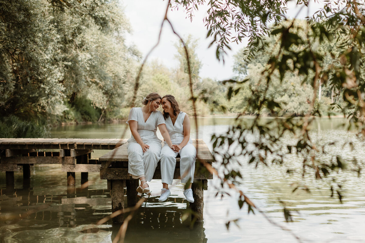 Eileen-et-Lucie-couple-mariage-ponton-nature4