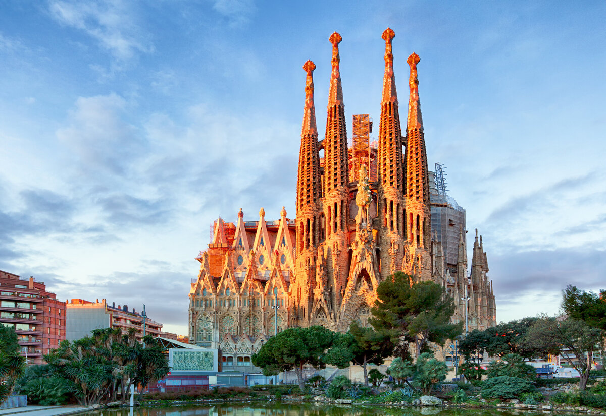 Waterstone - Travelive - Spain - Luxury Destination Management Company - Spain LA Sagrada Familia