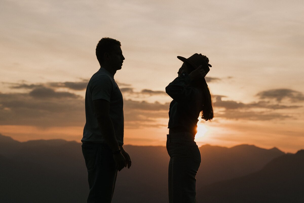Verlobungsshooting-Salzburg-Berge-Sonnenuntergang-22