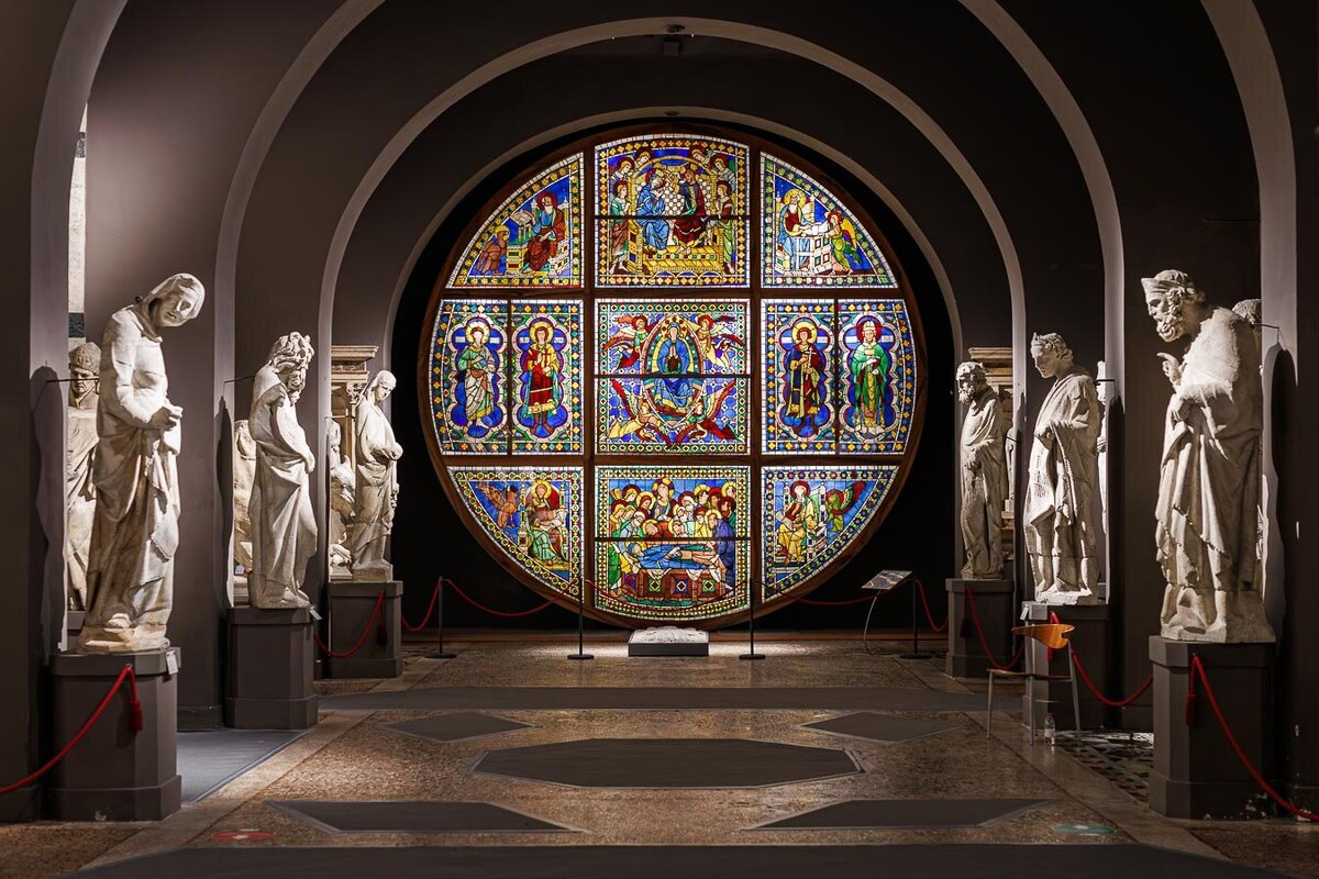 italy-siena-oculus-stained-glass-9789