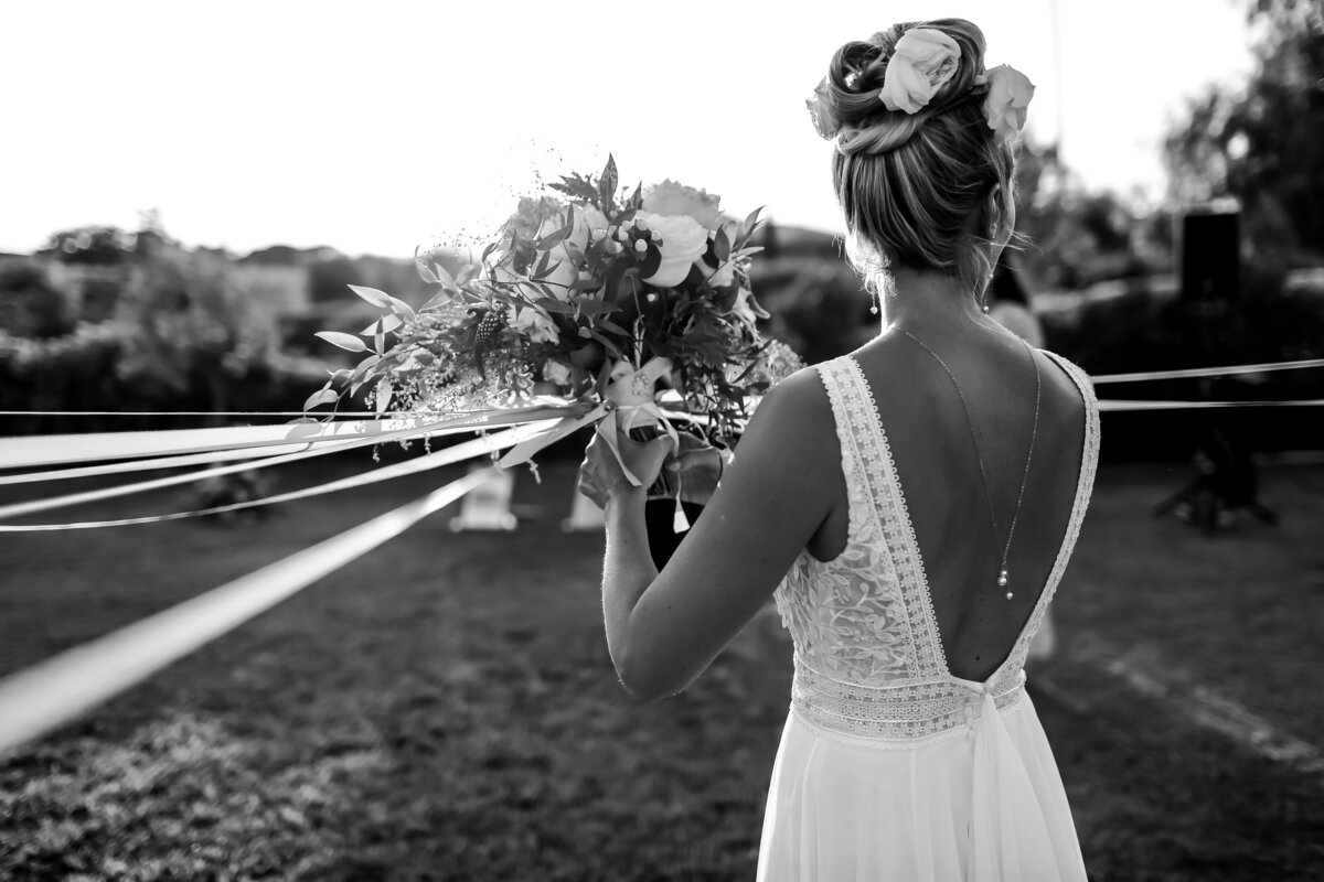 bride-holding-flowers-in-black-and-white-at-luxury-wedding-in-french-riviera