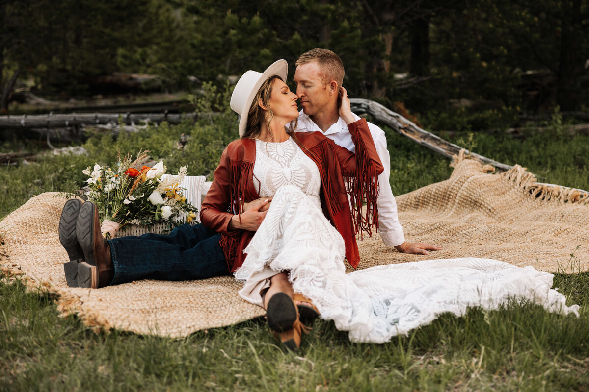 bohoemian-picnic-yellowstone-elopement-montana-destination