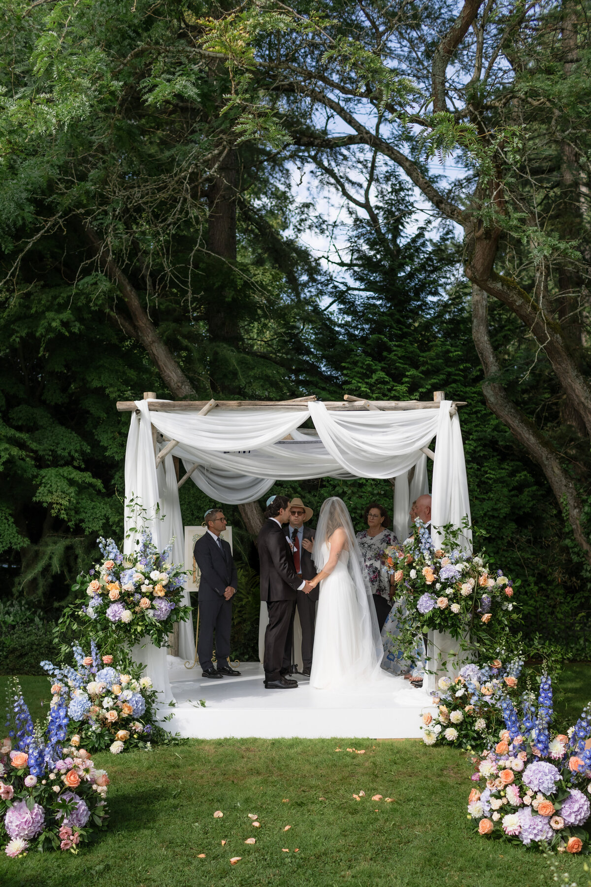 MeghanHemstra-Colourful-Vancouver-Garden-Wedding-36