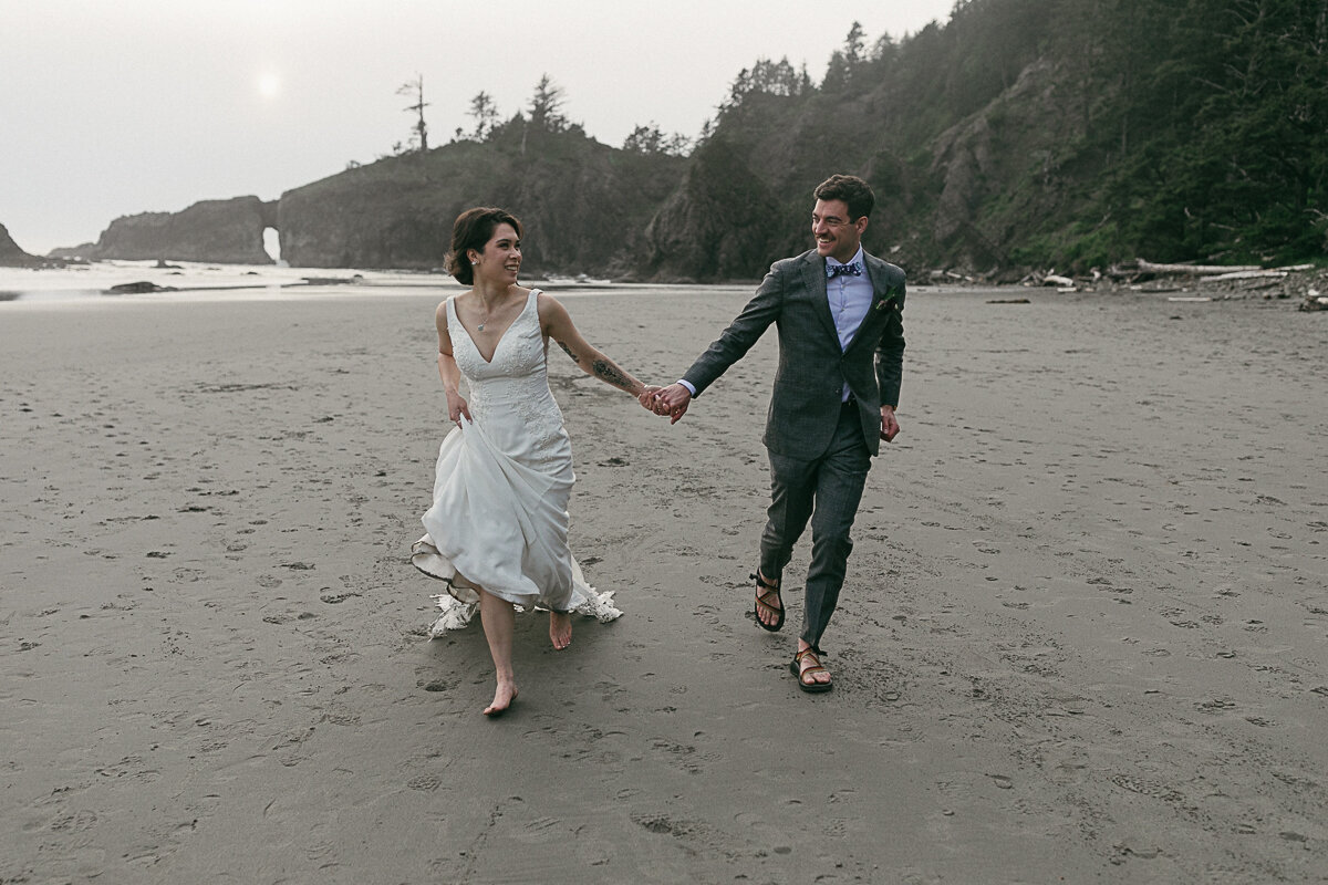 washingtonelopementphotographer-fernacreswedding-forkswashingtonwedding-pnwelopement-115
