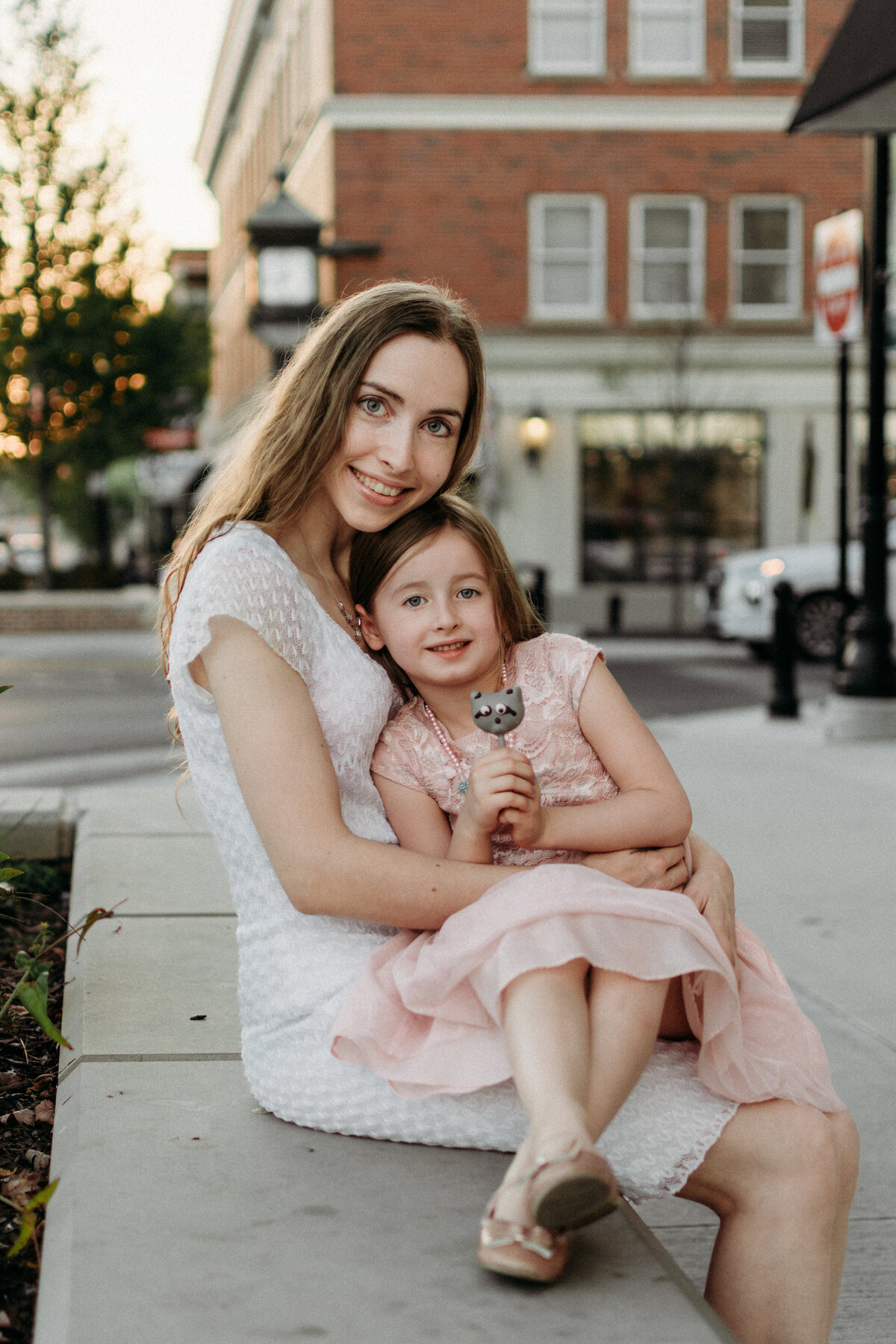 Mom and daughter hug during a family photoshoot in Glen Ellyn, Il