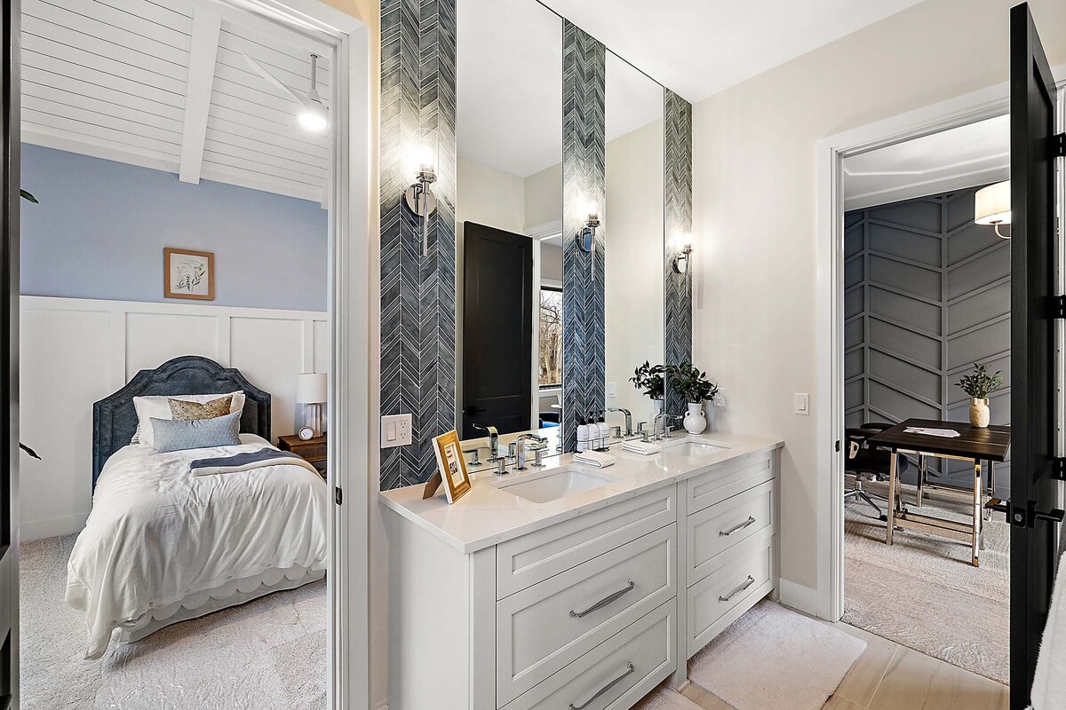 46-70802 Renata New Staging-46