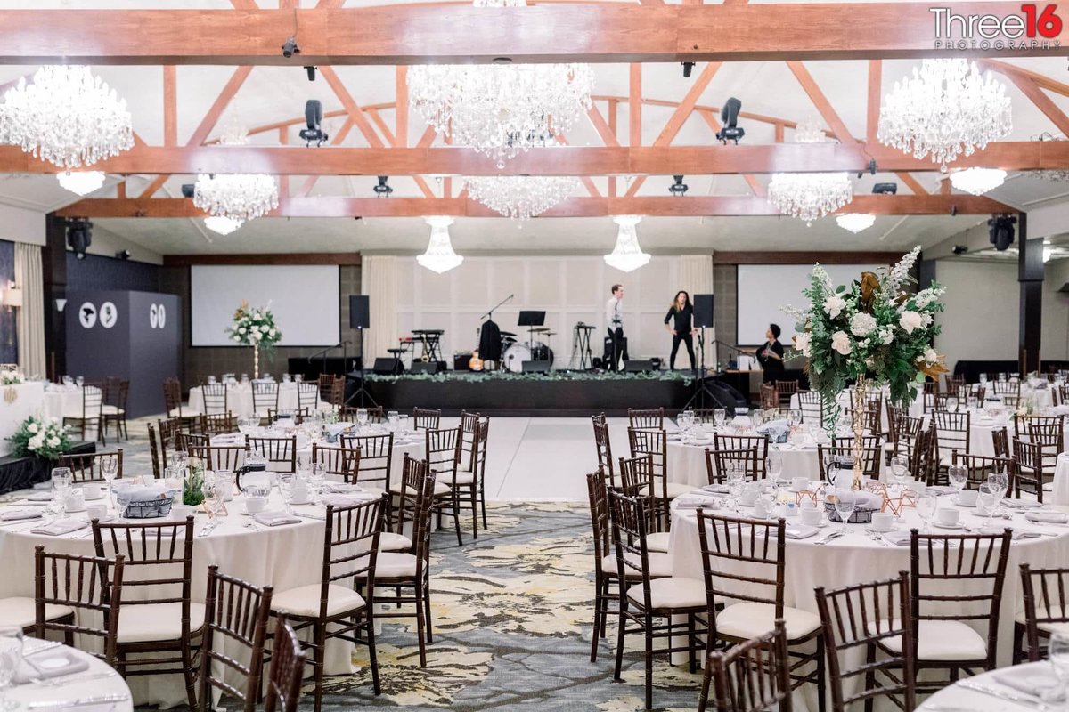 A Glen Arden Club wedding reception table setup